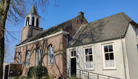 Kerk en consistorie te Oosterwijk