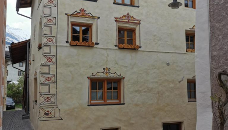 DIE FASSADE AN DER VIA PACLERA