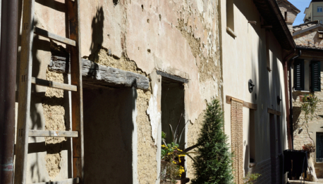 Architettura di terra cruda: patrimonio e bellezza a Ficana – Passeggiata patrimoniale