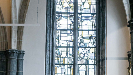 Sprankelend vakmanschap: glas-in-lood demonstratie in de Onze-Lieve-Vrouwekerk