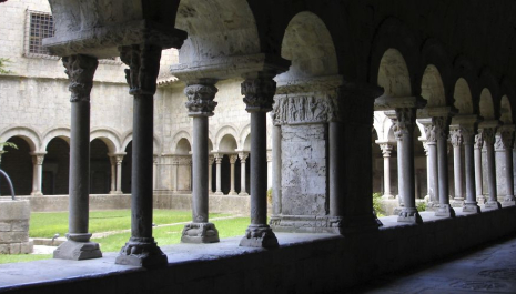 Dos claustres i un mestre constructor