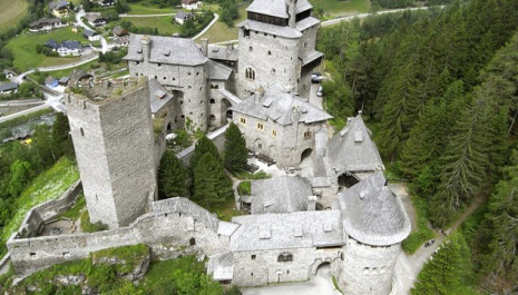 Burg Finstergrün in Ramingstein