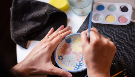Laboratori di pittura libera su ceramica