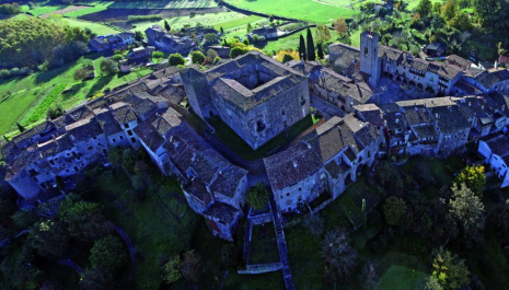 Visita guiada a la vila medieval i al castell de Santa Pau