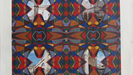 Dettagli dell’architettura di Palazzo Sylos Calò compaiono entro le maglie di una texture ispirata ai motivi grafici e lineari di un’opera di Giacomo Balla (Ritmi dinamici curvilinei e scattanti) presente nel museo.