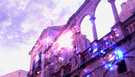 Fotografia di elementi architettonici di Palazzo Sylos, modificata utilizzando la tecnica della “sovraimpressione”, 