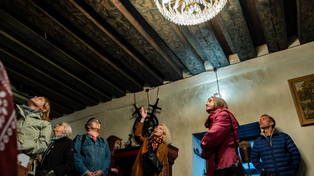 Picture Excursion following historical beamed ceilings in Tallinn. Photo: Aron Urb, 2023.